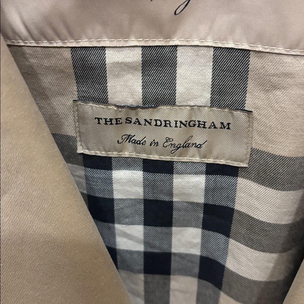 Burberry Mens Beige Trench Coat with Black Accents - Picture 5 of 14